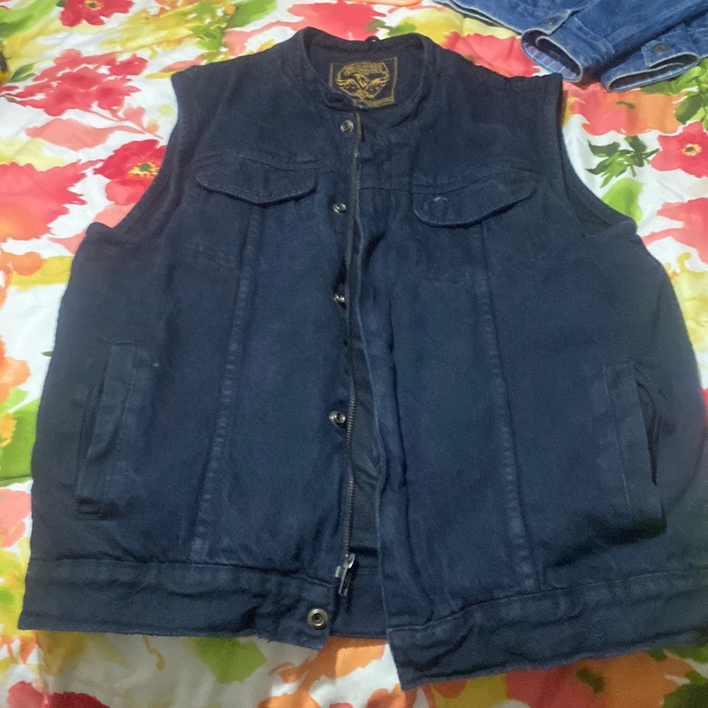 Milwaukee biker vest, with dual gun pockets